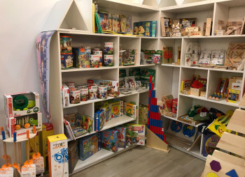 Сеть магазинов деревянных и развивающих игрушек Montessori shop